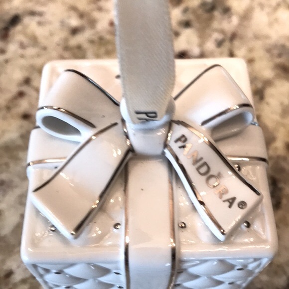 Limited Edition 2016 Pandora Present Gift Collectable Ornament - Picture 3 of 7